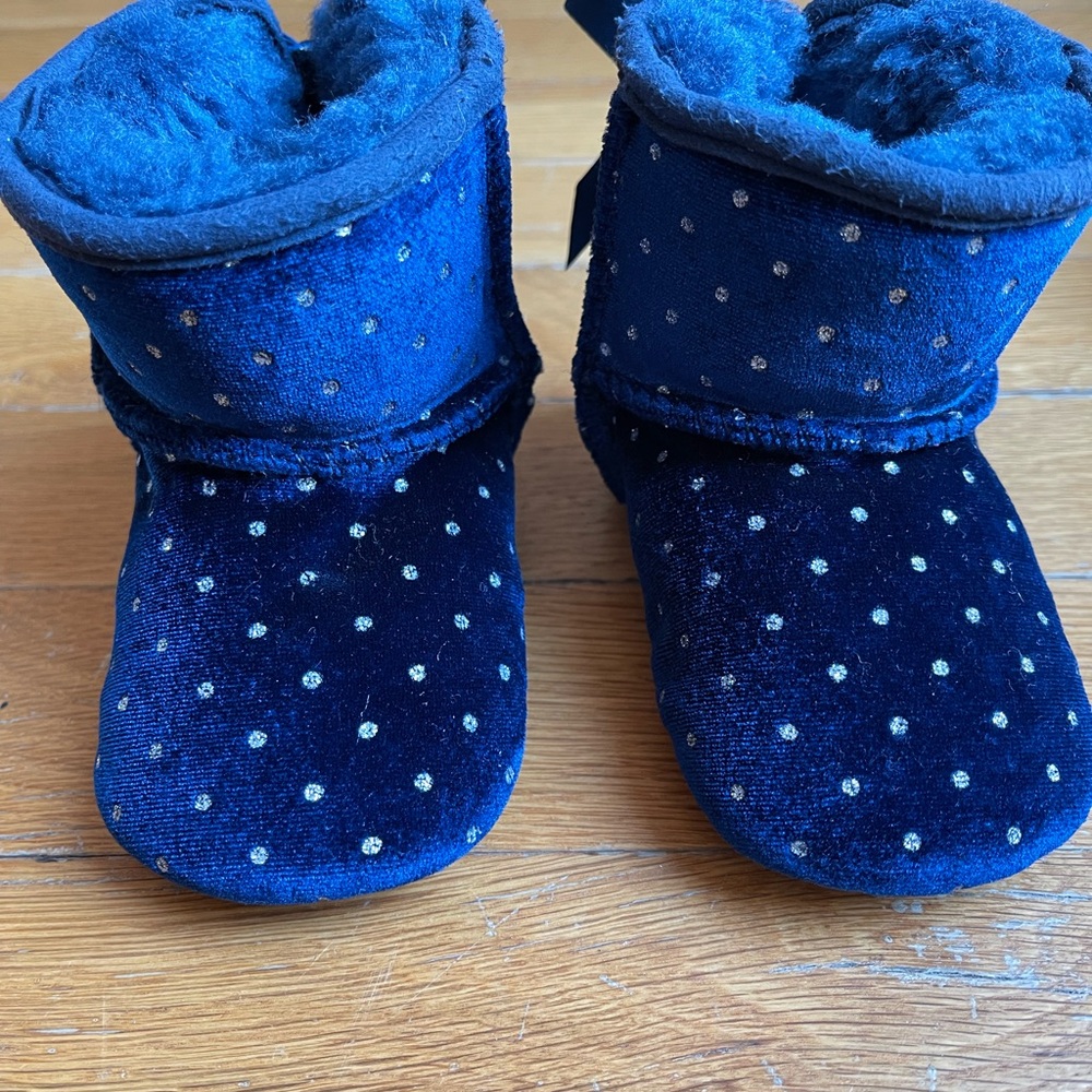 COPY - Baby Uggs size2/3